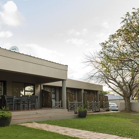 The Suburban Guest House Bloemfontein Exterior photo