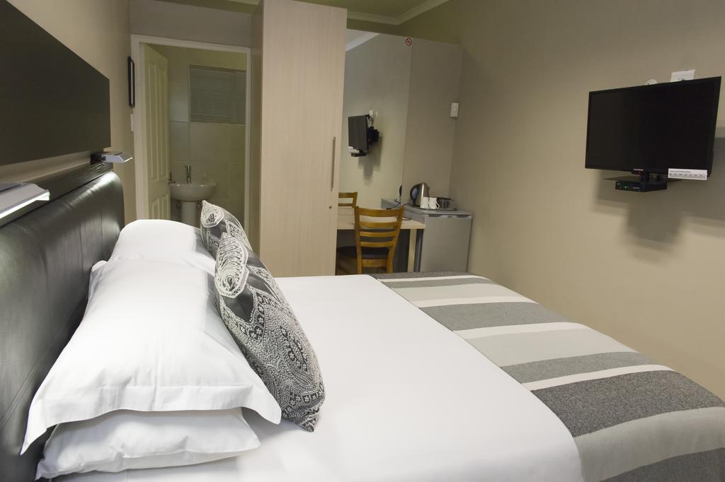 The Suburban Guest House Bloemfontein Room photo