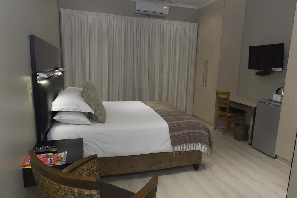 The Suburban Guest House Bloemfontein Room photo