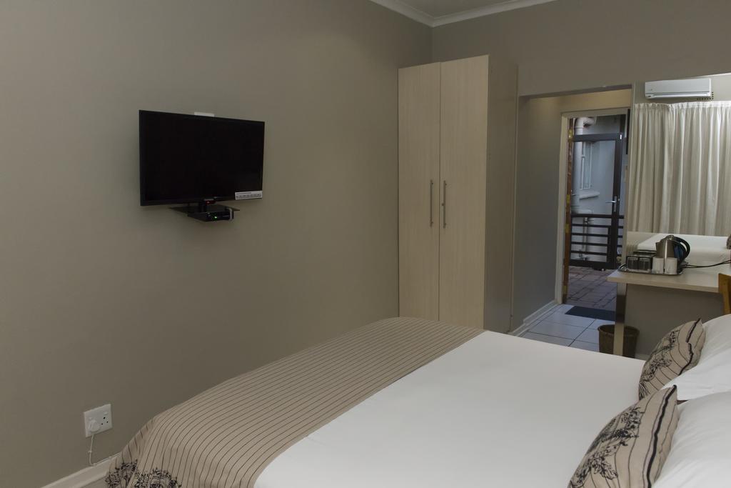 The Suburban Guest House Bloemfontein Room photo