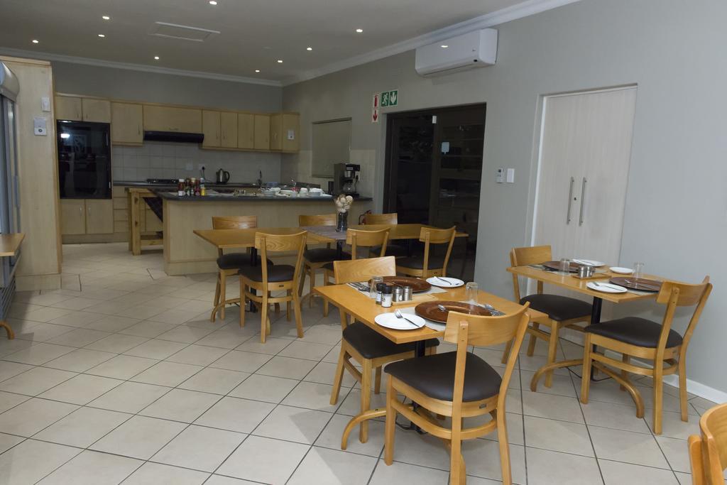 The Suburban Guest House Bloemfontein Exterior photo