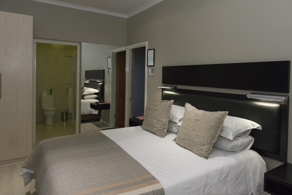 The Suburban Guest House Bloemfontein Room photo