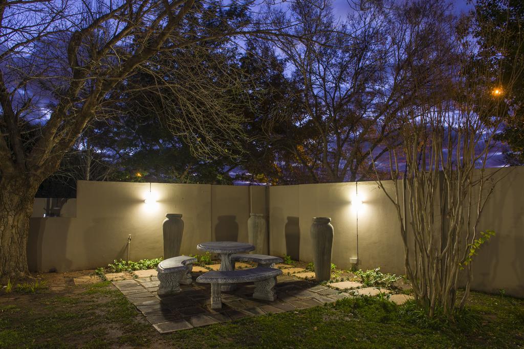 The Suburban Guest House Bloemfontein Exterior photo