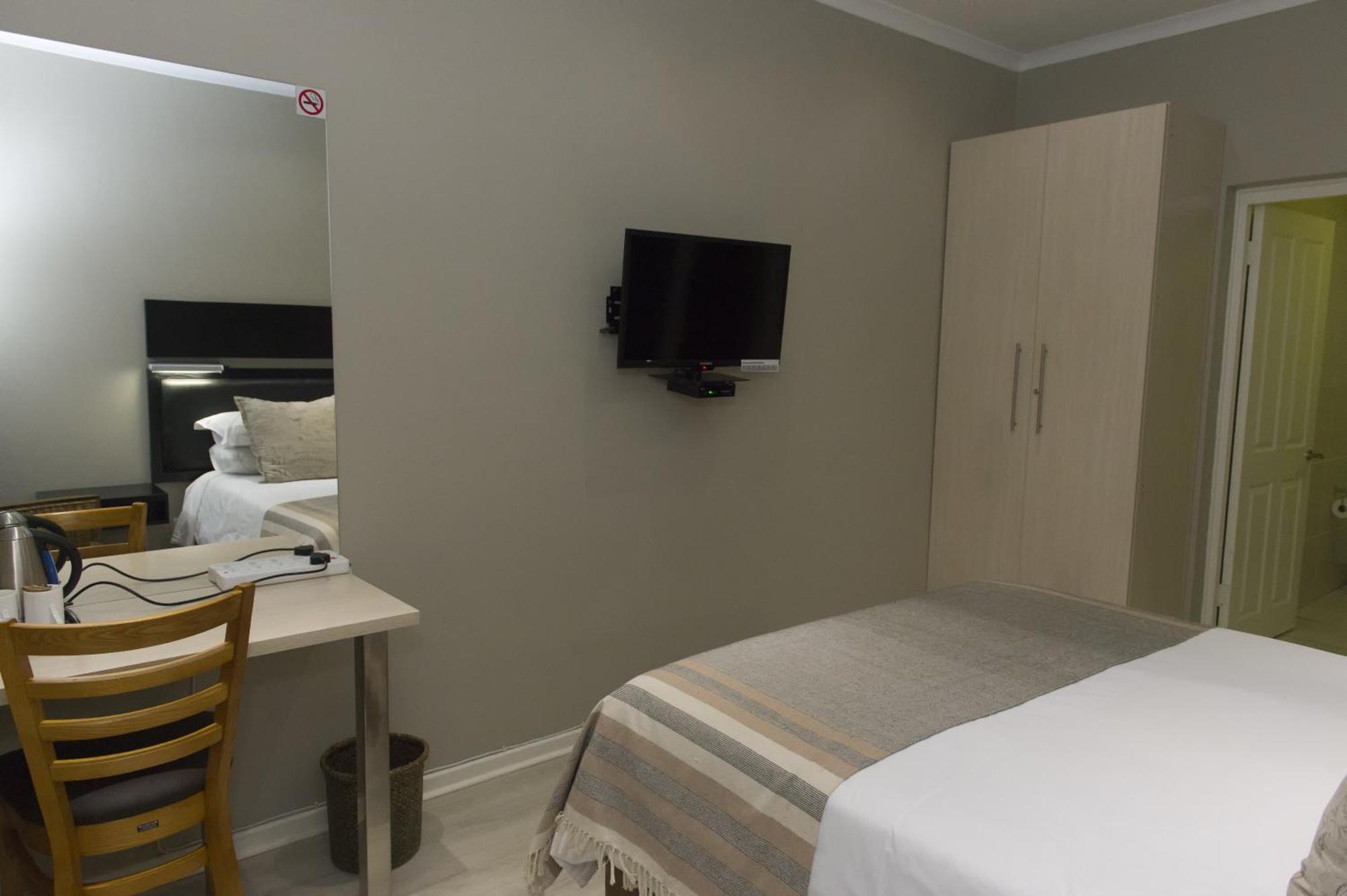 The Suburban Guest House Bloemfontein Room photo