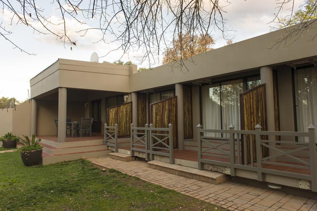 The Suburban Guest House Bloemfontein Exterior photo
