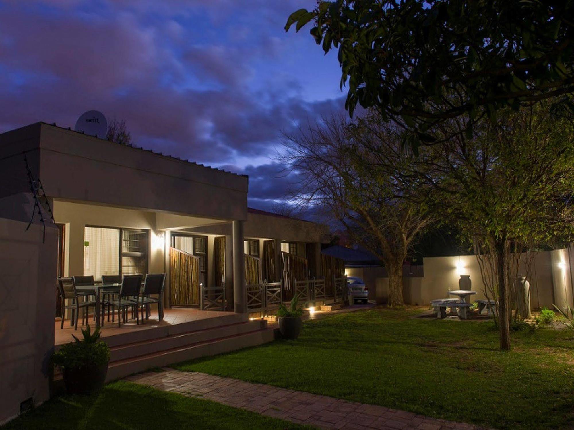 The Suburban Guest House Bloemfontein Exterior photo