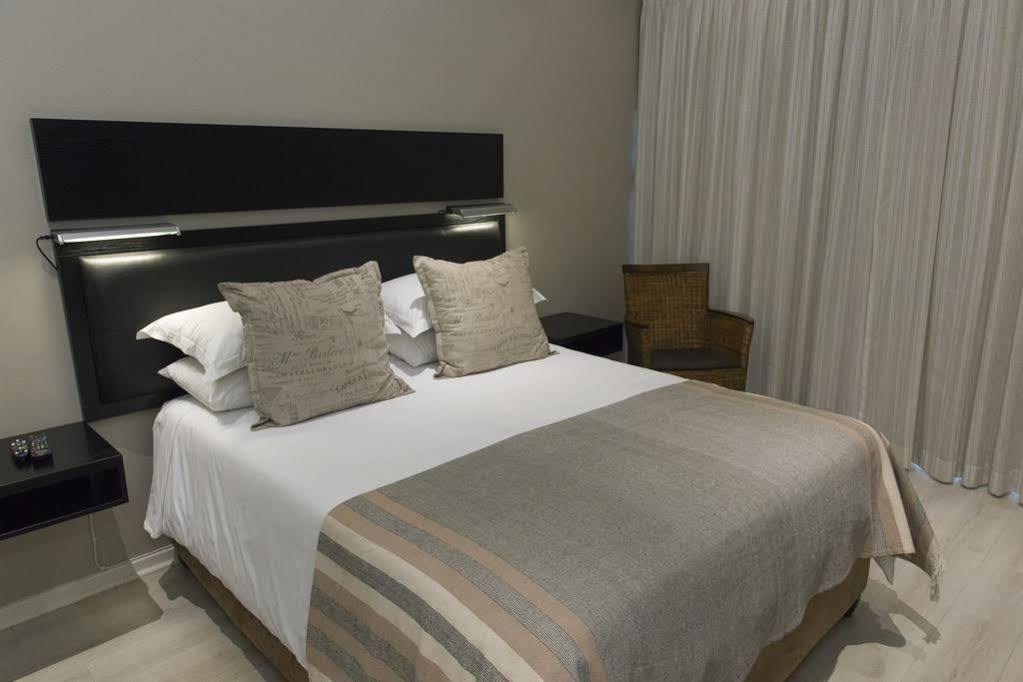 The Suburban Guest House Bloemfontein Exterior photo